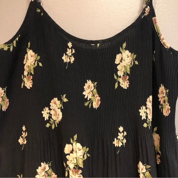 Abercrombie & Fitch Bohemian Floral Babydoll Accordion Pleated Flowy Tank Top - Picture 4 of 16